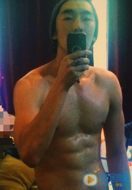 凡人的品格袁寶是誰演的？袁寶扮演者鄭家彬個人資料、寫真及生活照欣賞