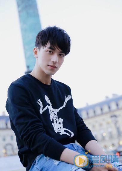 愛情進化論丁宇揚是誰演的？丁宇揚扮演者許魏洲個人資料、寫真及生活照欣賞