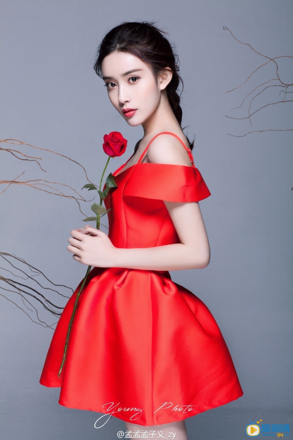 武神趙子龍石硯扮演者孟子義寫真及生活照欣賞