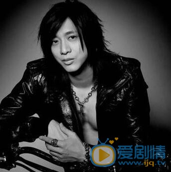 嚴錚寫真 嚴稚棱親生父親嚴錚