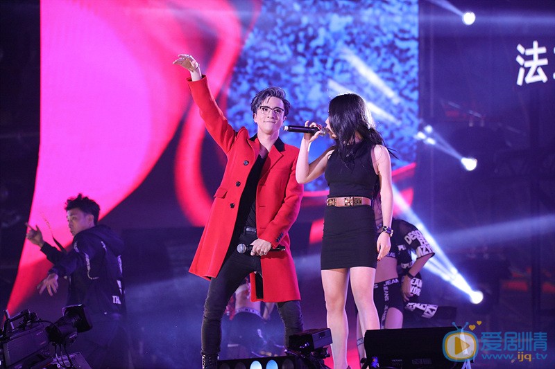 萬妮達與薛之謙合作《醜八怪》+《give me a kiss》 萬妮達個人資料介紹