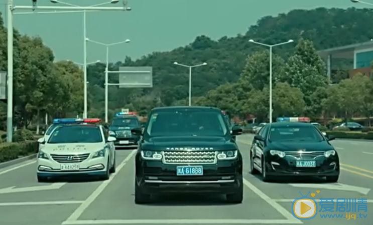 美人為餡白錦曦為什麼選擇救周小篆?