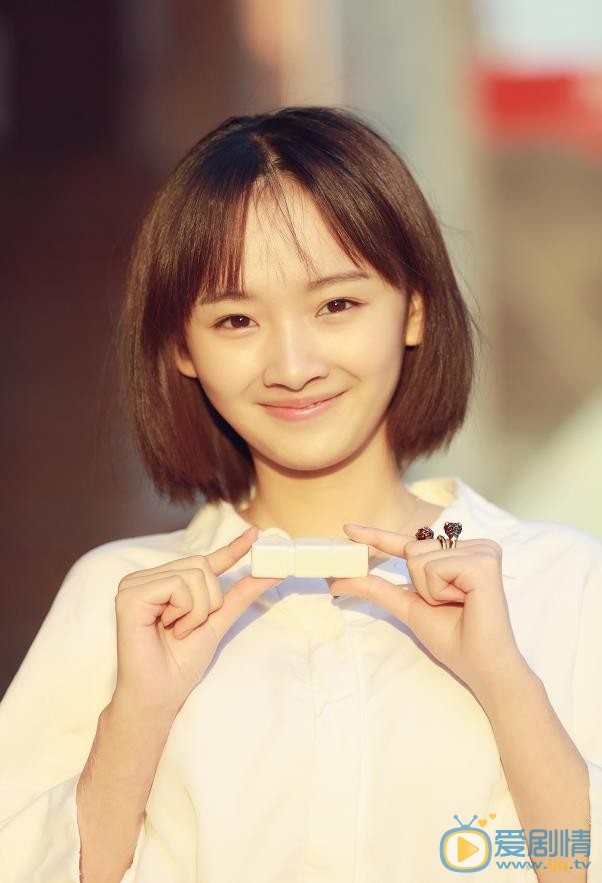 愛情進化論賈小美是誰飾演的？賈小美扮演者梁寶羚個人資料、寫真及生活照欣賞