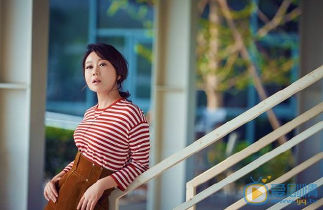 《愛的追蹤》熱播  “ 假小子”閆妮初夏時尚街拍寫真曝光