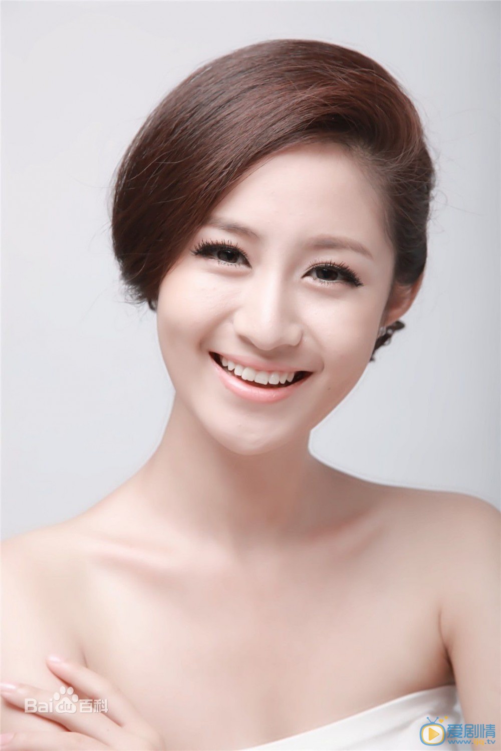 思美人昭碧霞扮演者梁田寫真生活照欣賞