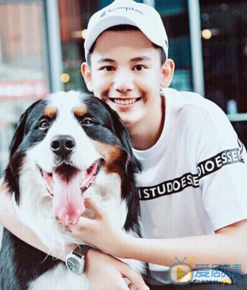 我的體育老師路寬是誰演的？路寬扮演者胡先煦個人資料、寫真及生活照欣賞