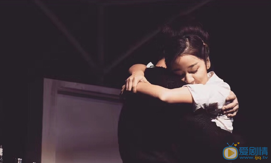 娜吉瑪個人資料簡介 娜吉瑪話劇《愛情失格》舞台照