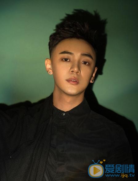 我的體育老師邱楓是誰演的？我的體育老師邱楓扮演者曹璐個人資料、寫真及生活照欣賞