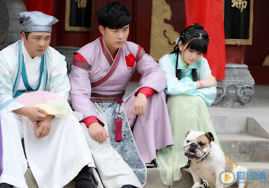 極品家丁劇組殺青 陳赫耍劍撩妹兩不誤