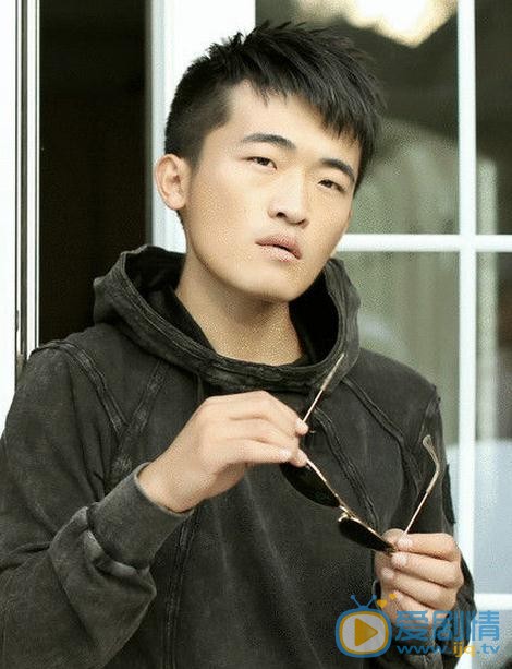 生於70年代王小兵是誰演的？王小兵扮演者姜寒個人資料、寫真及生活照欣賞