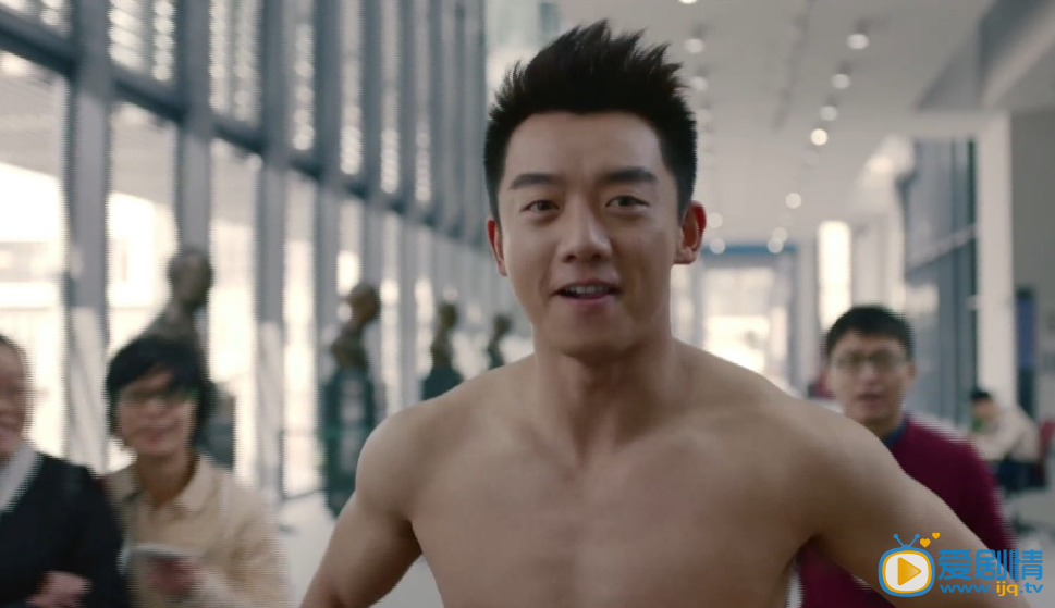 加油吧實習生熱播 張盛裸奔照曝光