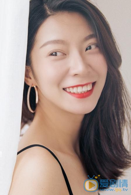 郭佳伊個人資料簡介 郭佳伊寫真