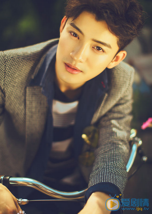  春風十里不如你小白是誰演的？小白扮演者陳奕龍個人資料及寫真生活照欣賞