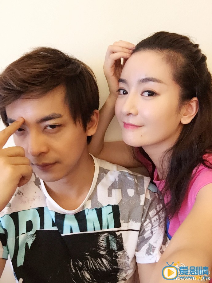 李晟和男友李佳航七夕秀恩愛