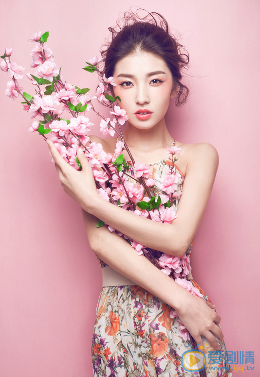  微微一笑很傾城孟逸然是誰扮演的？孟逸然扮演者馬春瑞個人資料及寫真生活照欣賞