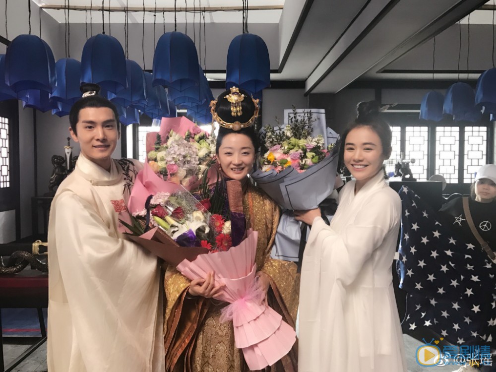 張瑤個人資料 張瑤《將軍在上》片場照