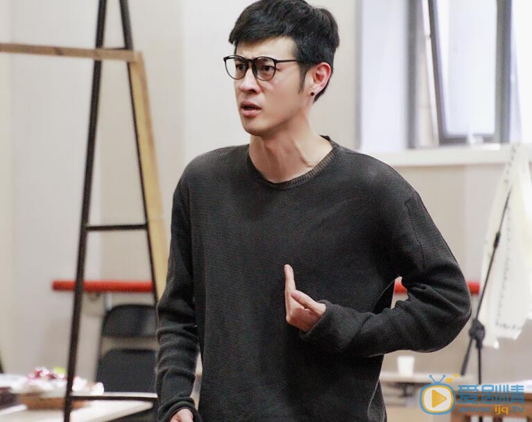  張奕聰個人資料簡介張奕聰話劇表演照