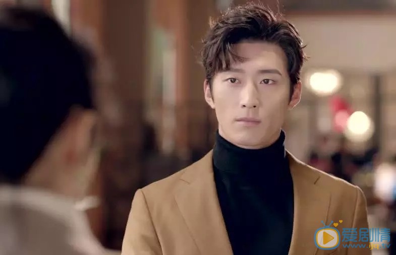 十年三月三十日顧颯是由誰飾演的？她和靳燃是什麼關係？