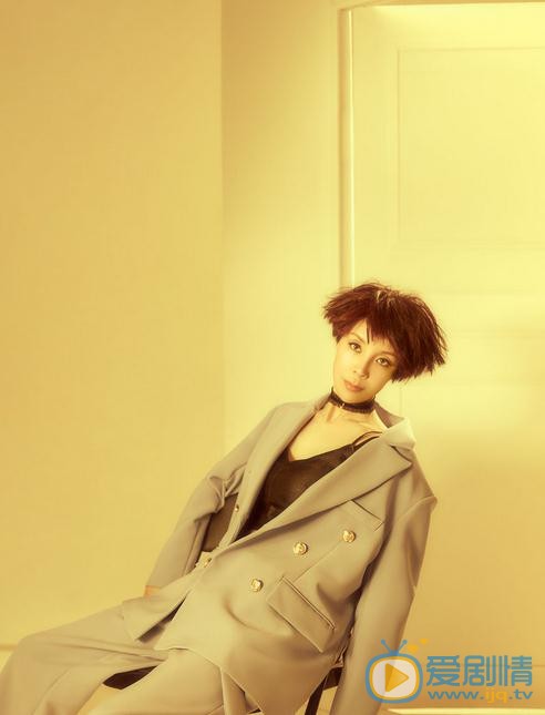 風再起時秦芳是誰演的？秦芳扮演者岳秀清個人資料、寫真及生活照欣賞