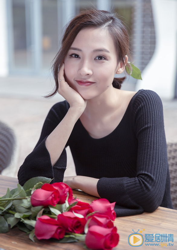  我的前半生薇薇安是誰演的？薇薇安扮演者鄭羅茜個人資料及寫真生活照欣賞