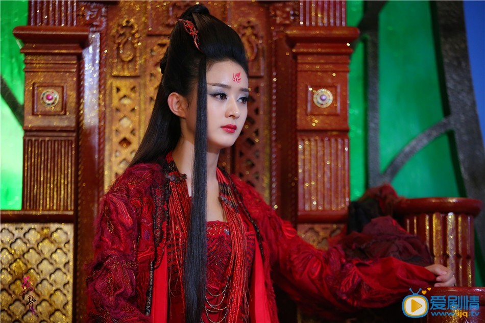 《花千骨》曝趙麗穎紅衣絕美霸氣妖神劇照（組圖）