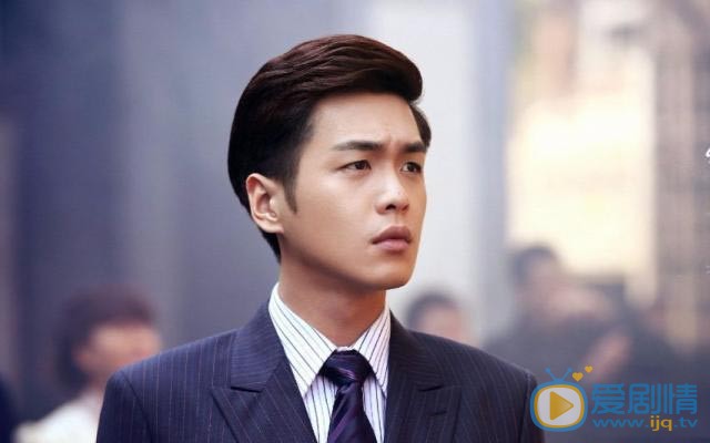 諜戰深海之驚蟄余小晚喜歡誰？最後和誰在一起？