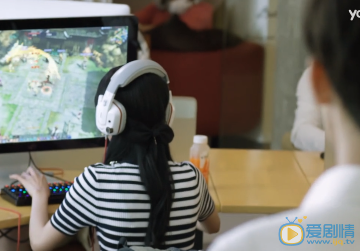  微微一笑很傾城肖奈在哪一集知道微微是蘆葦微微的？