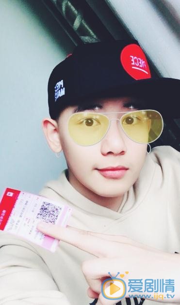 我的體育老師路寬是誰演的？路寬扮演者胡先煦個人資料、寫真及生活照欣賞