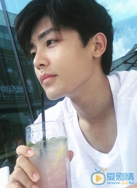 推理筆記米卡卡是誰演的？推理筆記米卡卡扮演者侯明昊個人資料、寫真及生活照欣賞