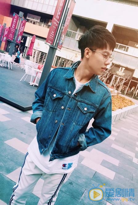 老男孩周洲是誰演的？老男孩周洲扮演者周奇個人資料、寫真及生活照欣賞