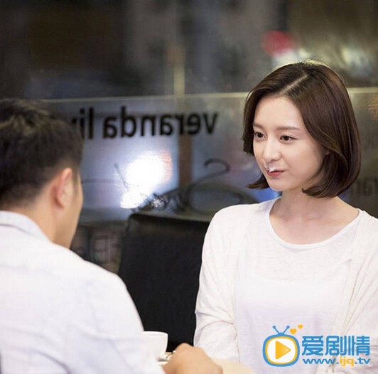 金智媛個人資料簡介  金智媛在《太陽的後裔》中飾演軍醫尹明珠