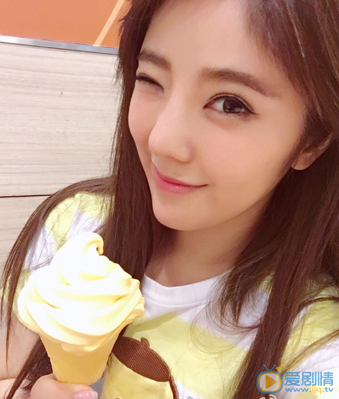 繁星四月李寶英是誰演的？李寶英扮演者趙奕歡個人資料生活私照欣賞