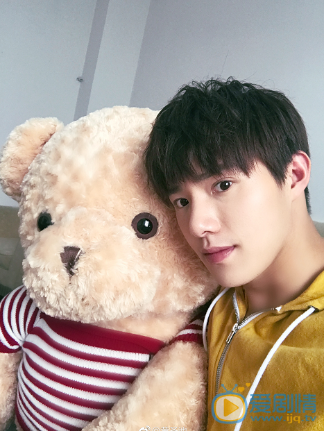 浪花一朵朵祁睿峰是誰演的？祁睿峰扮演者黃聖池個人資料及生活照欣賞