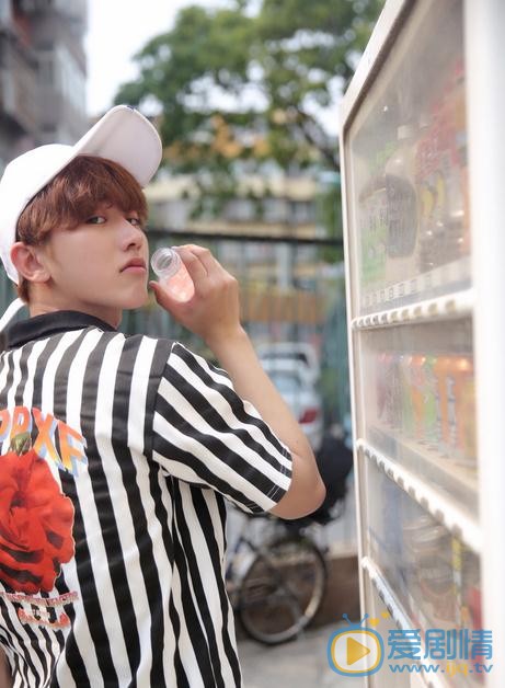 我才不會被女孩子欺負呢葉麟是誰演的？葉麟扮演者蔡徐坤個人資料、寫真及生活照欣賞