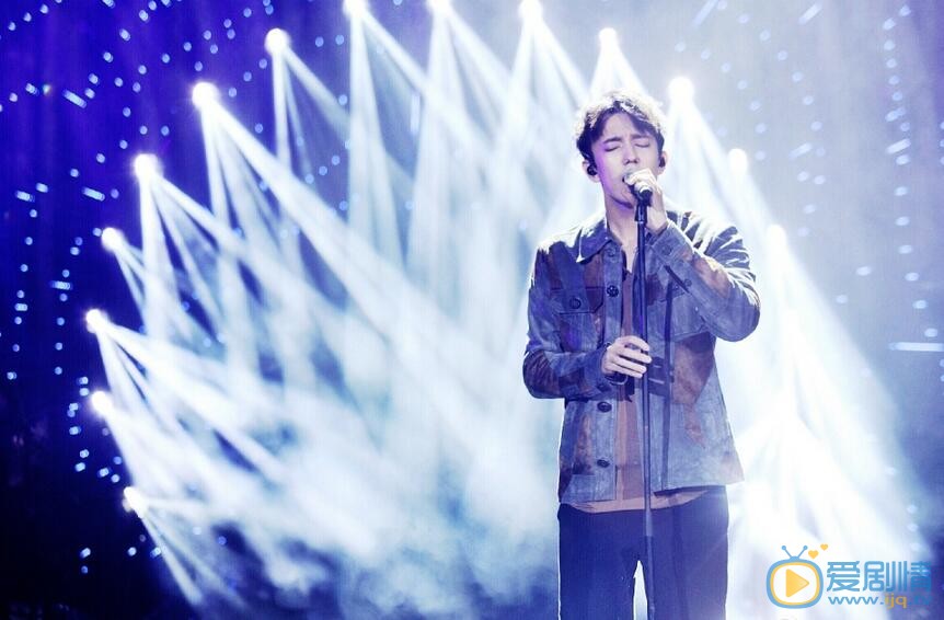 歌手迪瑪希變身&ldquo;搖滾boy&rdquo;彩排私照曝光