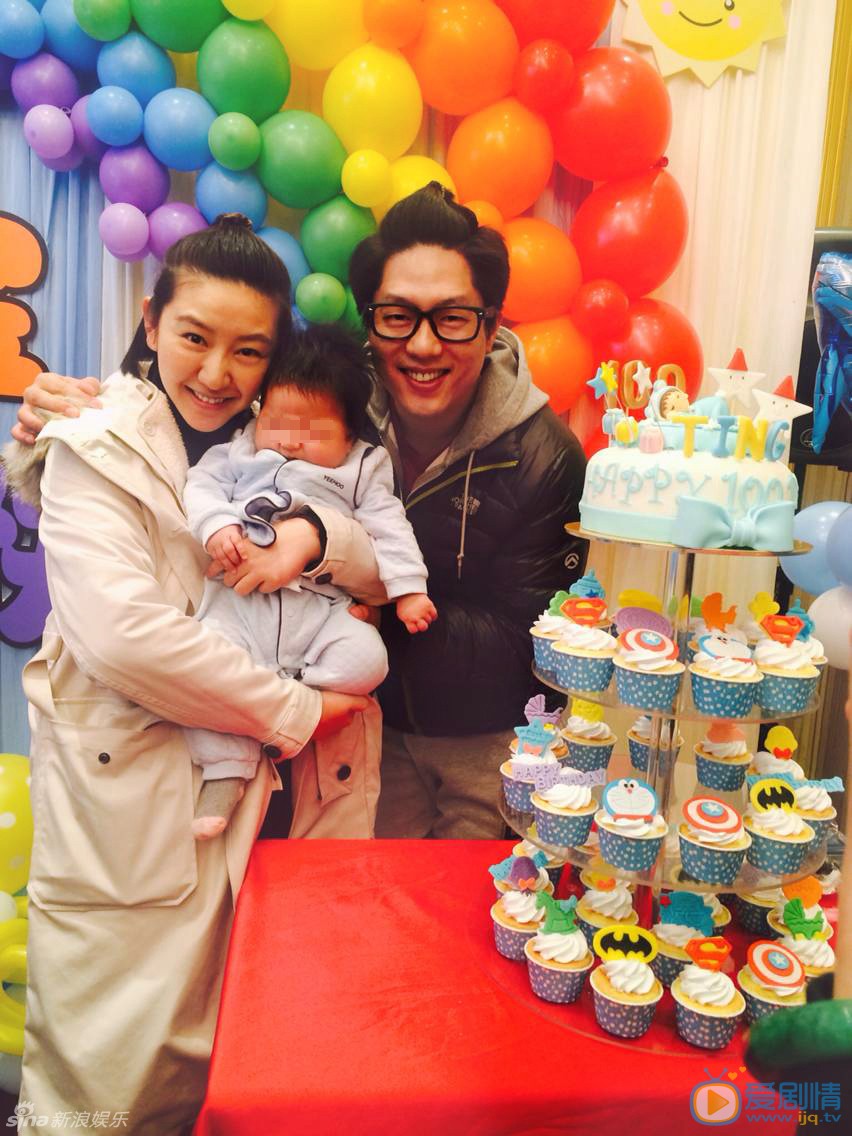 凌瀟肅個人資料簡介 凌瀟肅和現任妻子唐一菲以及兒子全家福