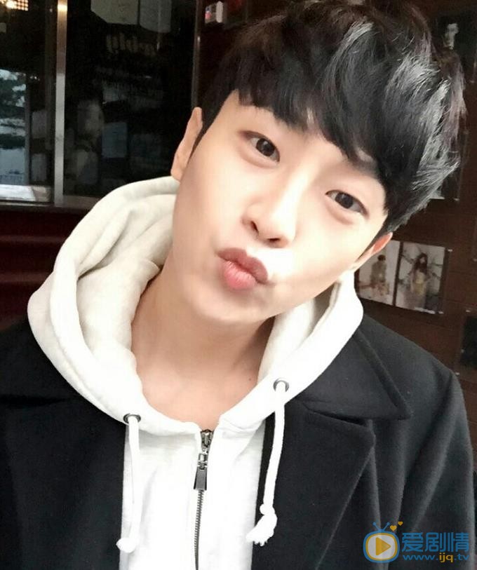 崔雄個人資料簡介 崔雄自拍照