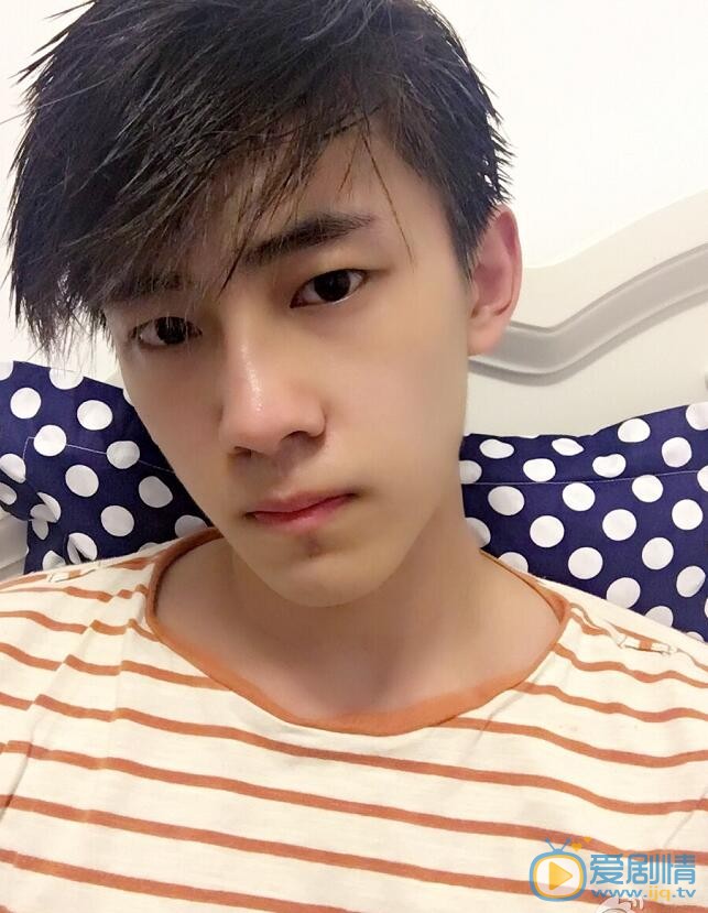 獨步天下布占泰是誰演的?布占泰扮演者晏紫東個人資料及生活寫真照欣賞