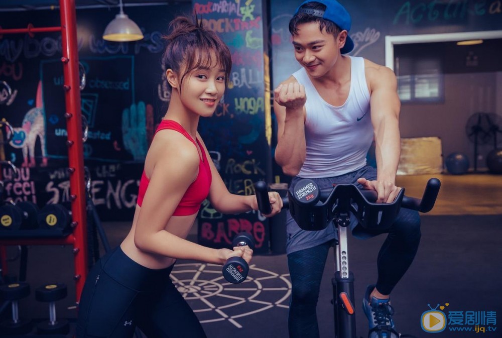 曹駿個人資料簡介 曹駿和現女友藍盈瑩秀恩愛合照