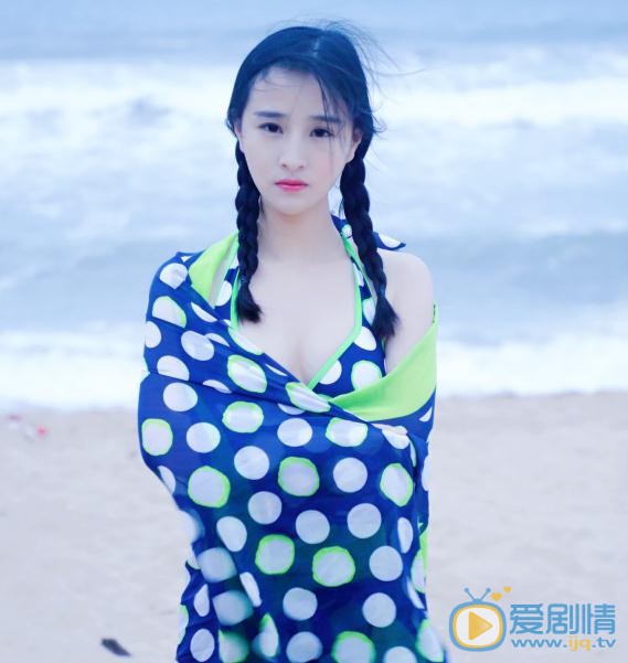 周笑琴個人資料簡介 周笑琴海邊寫真