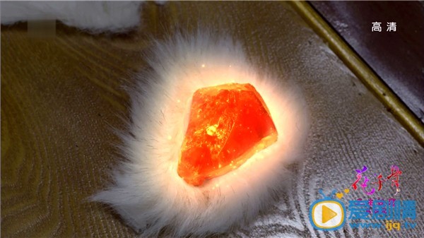 《花千骨》第3集中花千骨的驗生石為什麼是紅色的？