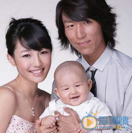 陳羽凡個人資料簡介 陳羽凡白百何和兒子一家三口合照