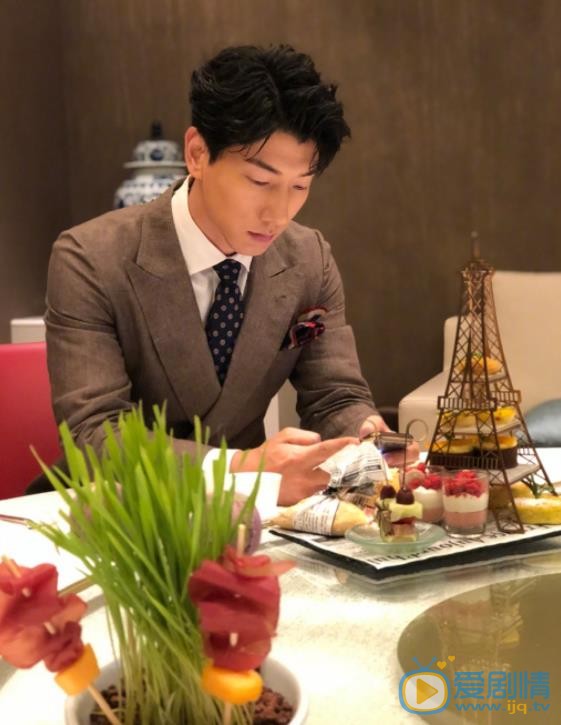 鳴鴻傳沈十五是誰演的？沈十五扮演者張亮個人資料、寫真及生活照欣賞 張亮參演的電影