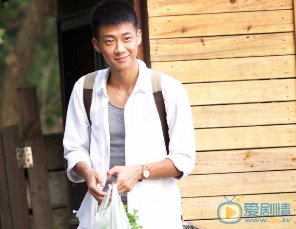 致我們單純的小美好吳柏松是誰演的？吳柏松扮演者高至霆個人資料、寫真及生活照欣賞