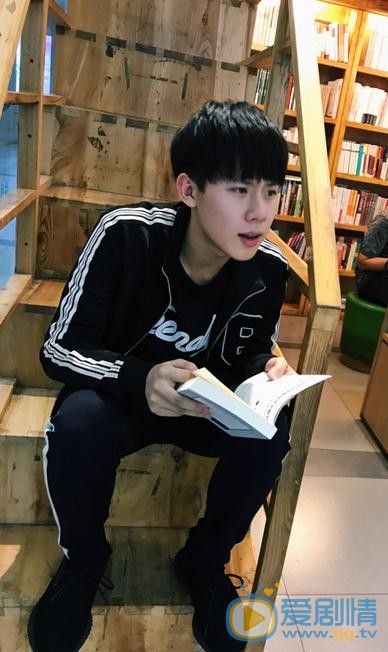 老男孩周洲是誰演的？老男孩周洲扮演者周奇個人資料、寫真及生活照欣賞