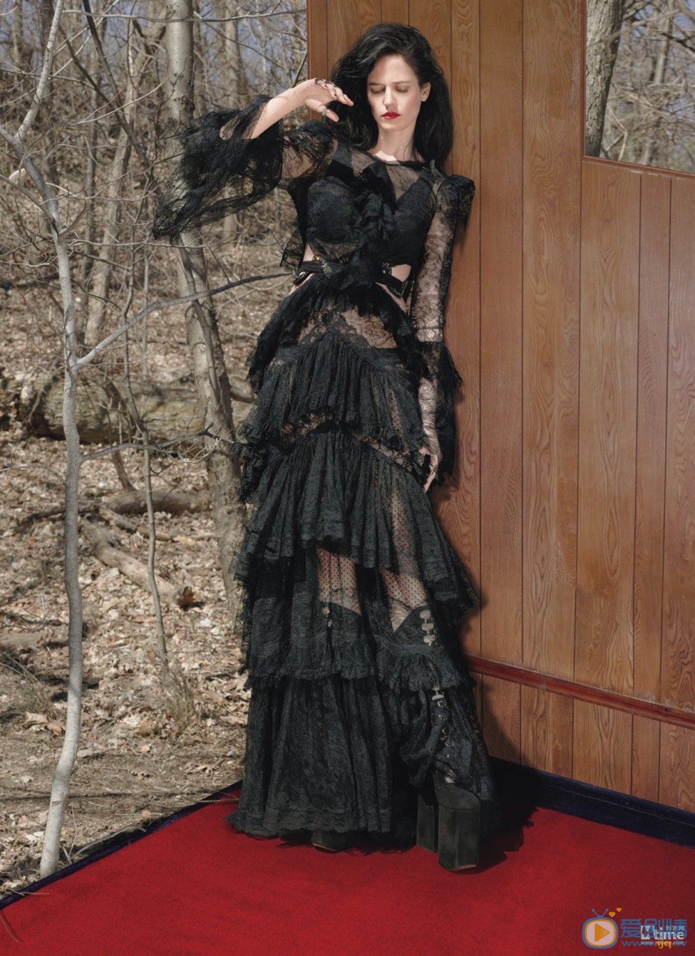 佩小姐的奇幻城堡伊娃&middot;格林登W雜誌封面展邪性魅惑  獲稱蒂姆波頓的新&ldquo;繆斯&rdquo;