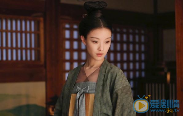 凰權曝最新劇照 倪妮女裝妝容精緻淡雅