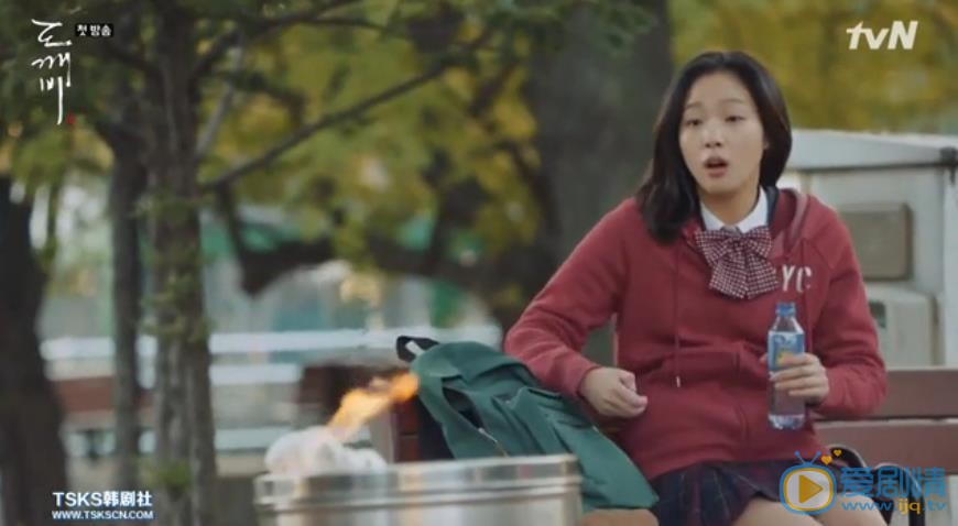 鬼怪中池恩卓是怎么召喚金信的？為什麼金信能聽到她說話？