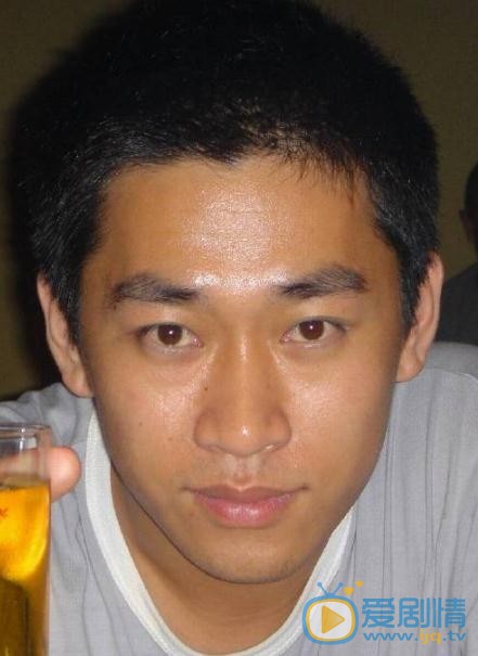 我的體育老師韓金龍是誰演的?韓金龍扮演者周岩個人資料、寫真及生活照欣賞