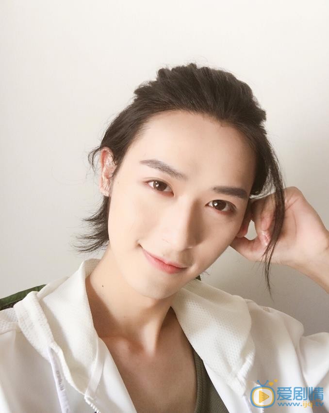 橙紅年代衛子阡是誰演的？衛子阡扮演者胡瀟靈個人資料、寫真及生活照欣賞